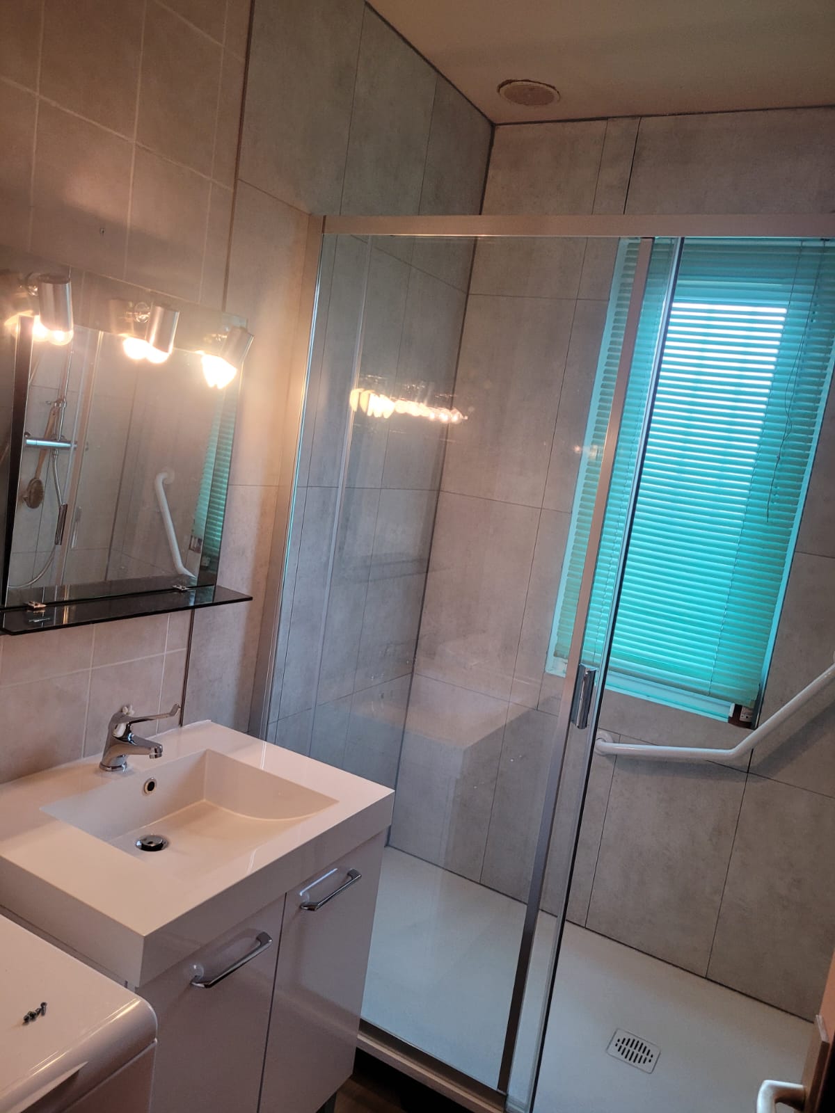 Douche sécurisée Allier